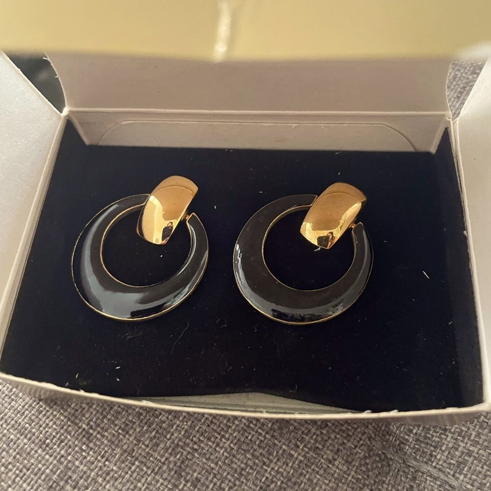 Avon reversible color hoop earrings.
